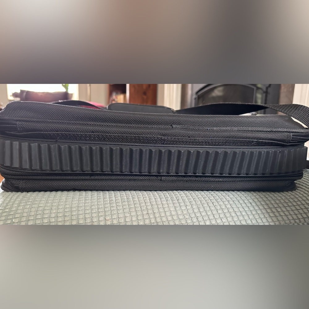 Targus Computer/ Laptop/Mobile Scanner Briefcase - Picture 6 of 9